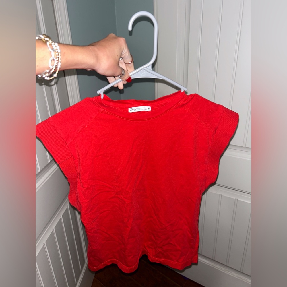 Zara red t-shirt ❤️